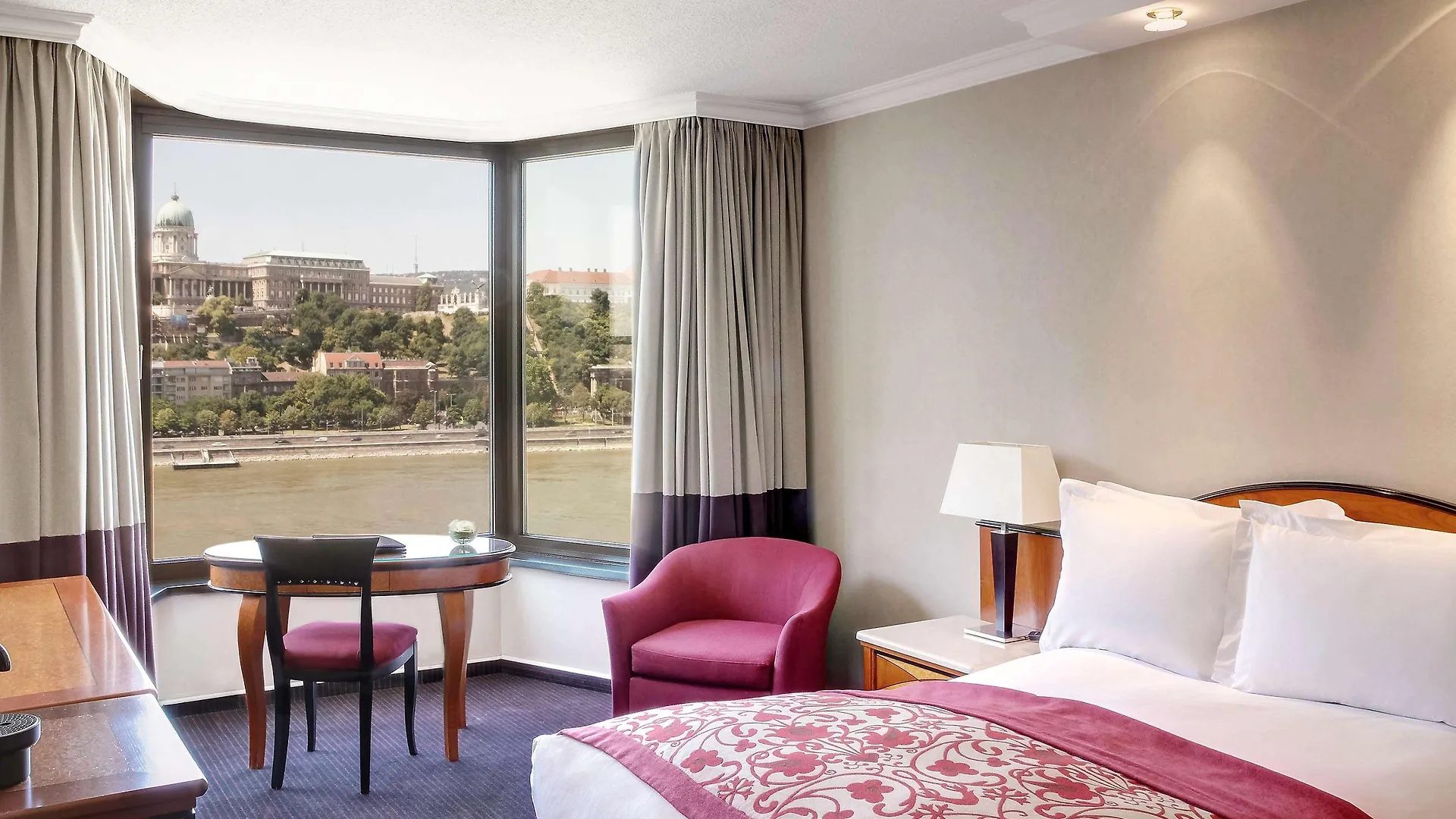 *****  Sofitel Budapest Chain Bridge Hotel Hongarije